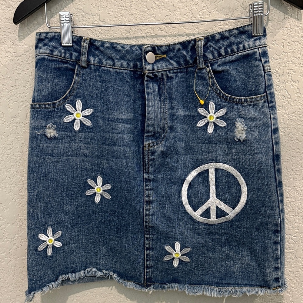 Denim Skirt with Peace and Daisy Embroidery size M